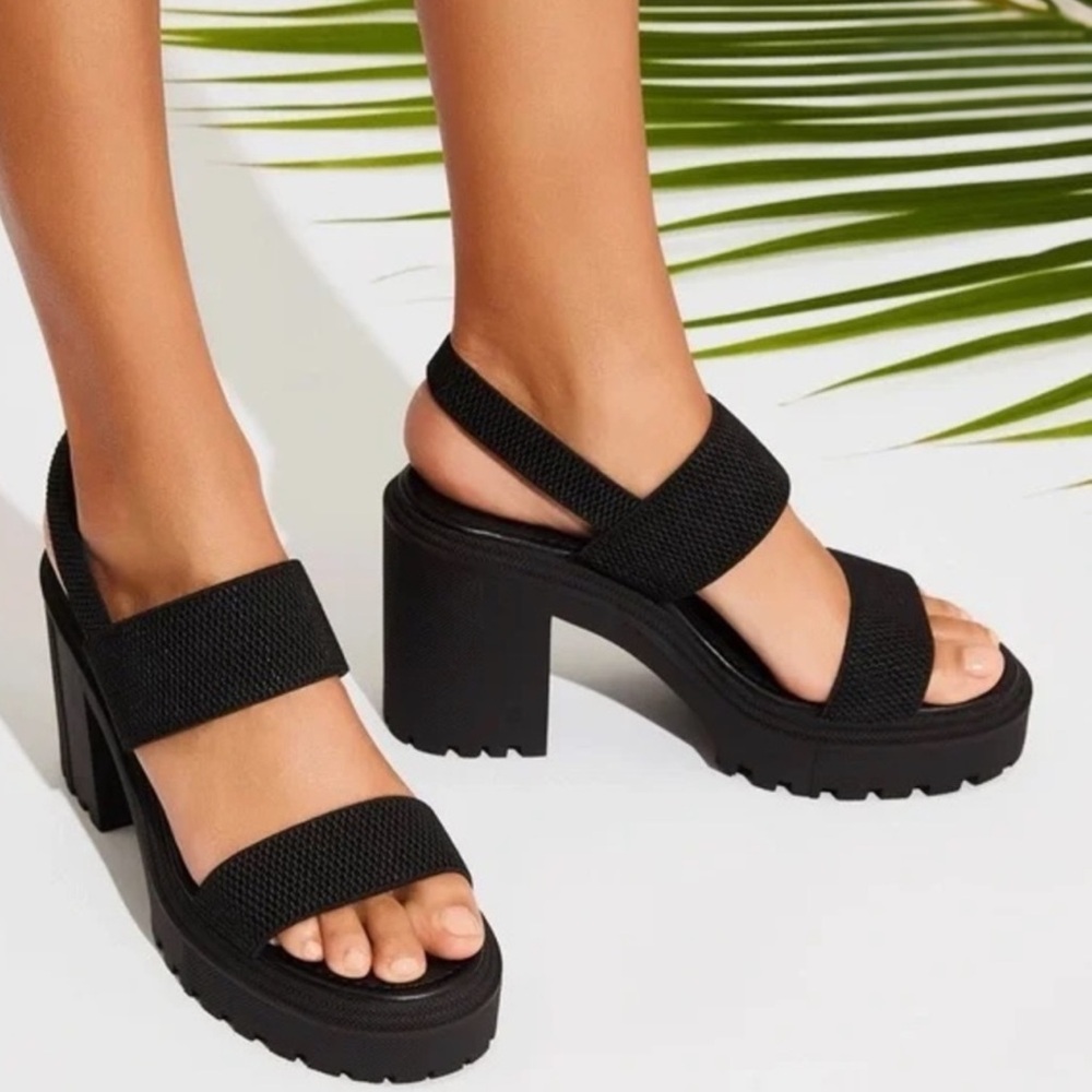 Cool Planet by Steve Madden Black Chunky Platform Lug Sandals size 9.5M ✨